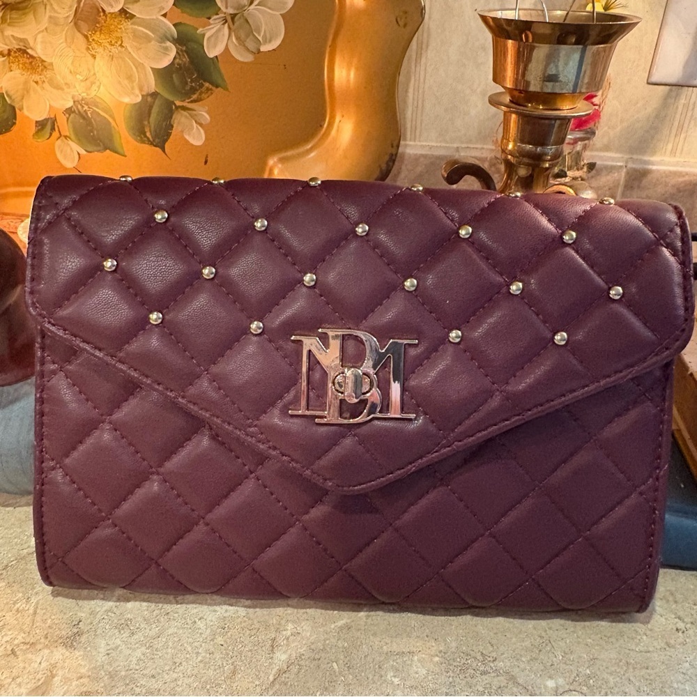 Badgley Mischka Purple Crossbody Bag with Gold Hardware and Quilted Design - Picture 3 of 15